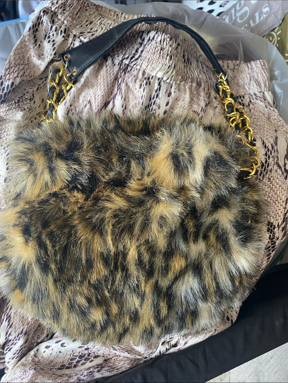 Apt.9 ” Faux Fur Leopard-Print Shoulder Bag with Gold Chain